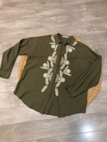 Chemisier avec broderies du 40/42 au 48 à 34€