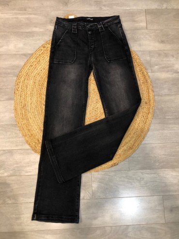 Jean gris coupe flare du 34 au 44 à 44€