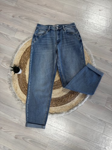 Jean Mom du 36 au 42 à 42€