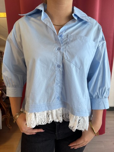Chemisier bleu avec dentelle