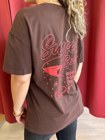 Tee-shirt marron écriture dans le dos