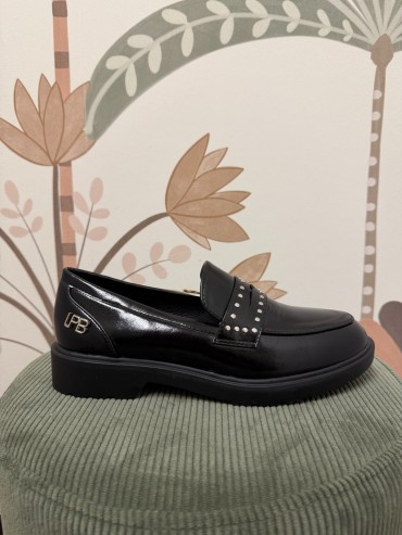 mocassin verni noir 59€